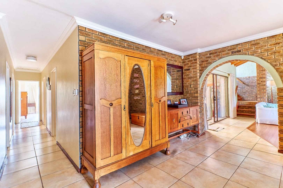 5 Bedroom Property for Sale in Flamingo Vlei Western Cape